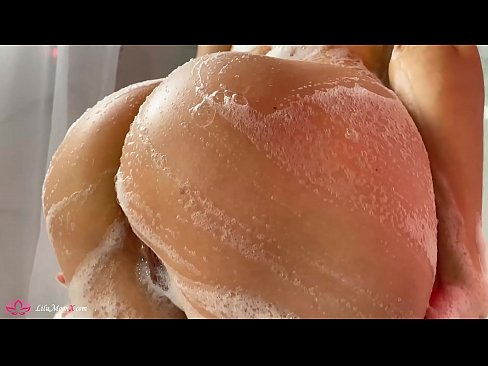 ❤️ Brunette o ipholla litho tsa botona kapa botšehali ho li khotsofatsa Pussy e nang le Vibrator ho ea ho Intense Orgasm in Shower ❌  ❌